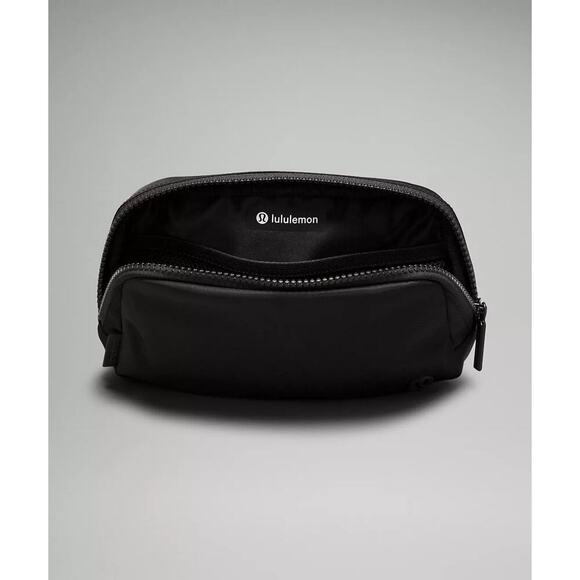 Lululemon Everywhere Belt Bag 1L Black Adjustable Strap Hands-Free Travel NEW - Picture 7 of 10